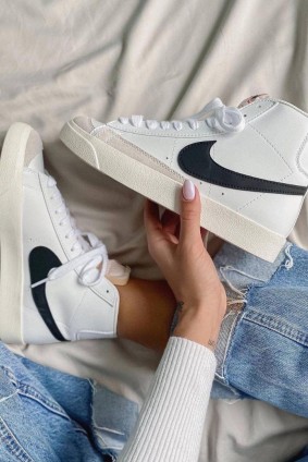 Nike Blazer  Mid 77